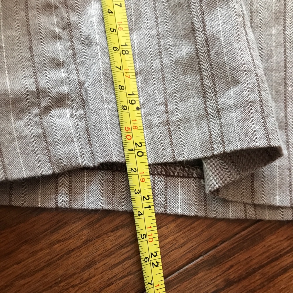 Wide-leg (looks like skirt) Capri pants w/silver thread highlight 18” flat 20.5” - Picture 7 of 7